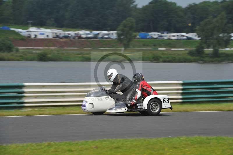 Mallory park Leicestershire;Mallory park photographs;Motorcycle action photographs;classic bikes;event digital images;eventdigitalimages;mallory park;no limits trackday;peter wileman photography;vintage bikes;vintage motorcycles;vmcc festival 1000 bikes