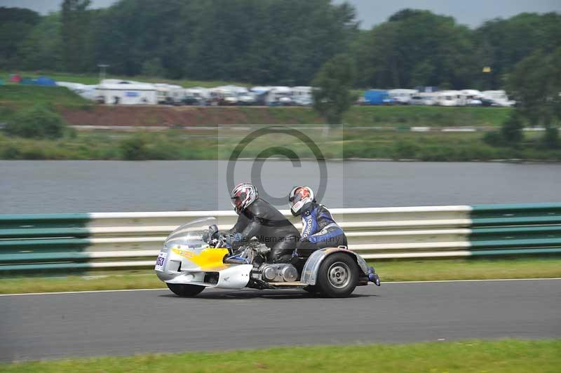 Mallory park Leicestershire;Mallory park photographs;Motorcycle action photographs;classic bikes;event digital images;eventdigitalimages;mallory park;no limits trackday;peter wileman photography;vintage bikes;vintage motorcycles;vmcc festival 1000 bikes