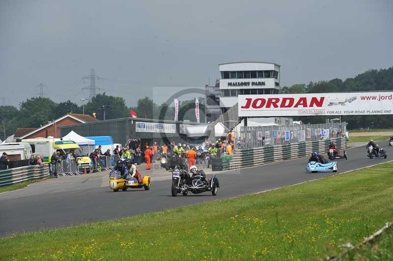 Mallory park Leicestershire;Mallory park photographs;Motorcycle action photographs;classic bikes;event digital images;eventdigitalimages;mallory park;no limits trackday;peter wileman photography;vintage bikes;vintage motorcycles;vmcc festival 1000 bikes