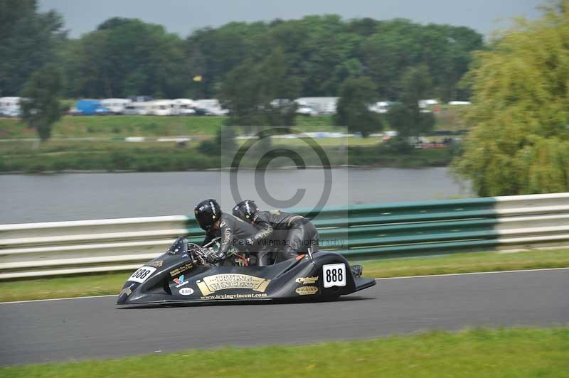 Mallory park Leicestershire;Mallory park photographs;Motorcycle action photographs;classic bikes;event digital images;eventdigitalimages;mallory park;no limits trackday;peter wileman photography;vintage bikes;vintage motorcycles;vmcc festival 1000 bikes