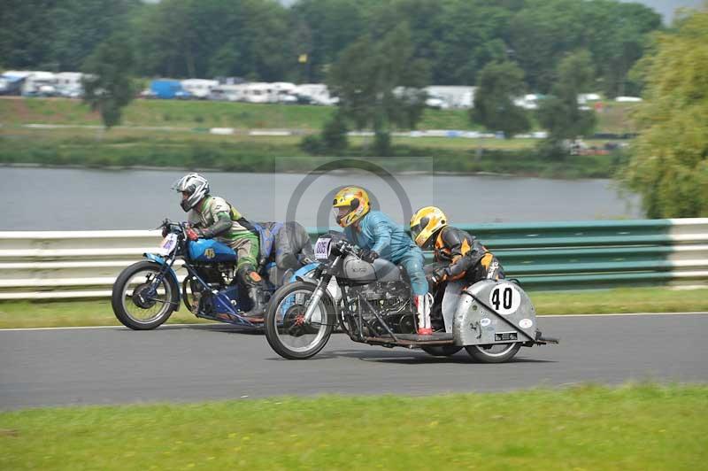 Mallory park Leicestershire;Mallory park photographs;Motorcycle action photographs;classic bikes;event digital images;eventdigitalimages;mallory park;no limits trackday;peter wileman photography;vintage bikes;vintage motorcycles;vmcc festival 1000 bikes