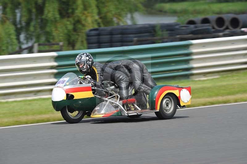 Mallory park Leicestershire;Mallory park photographs;Motorcycle action photographs;classic bikes;event digital images;eventdigitalimages;mallory park;no limits trackday;peter wileman photography;vintage bikes;vintage motorcycles;vmcc festival 1000 bikes