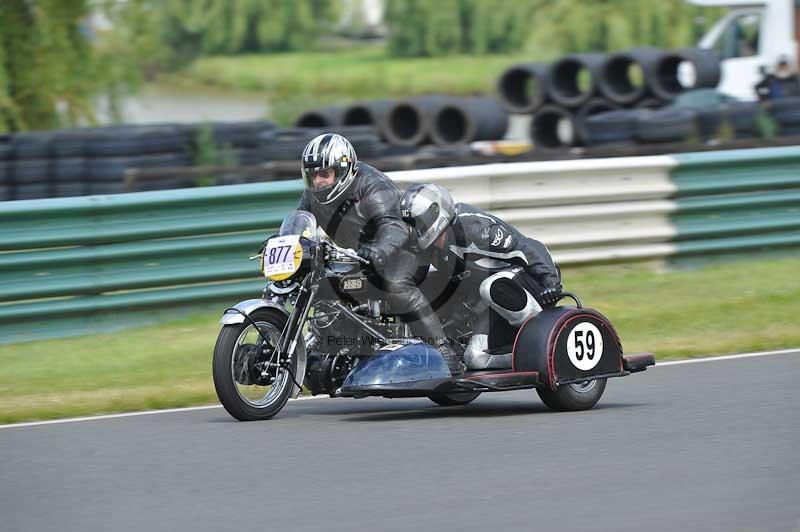 Mallory park Leicestershire;Mallory park photographs;Motorcycle action photographs;classic bikes;event digital images;eventdigitalimages;mallory park;no limits trackday;peter wileman photography;vintage bikes;vintage motorcycles;vmcc festival 1000 bikes