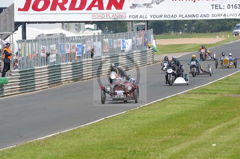 Mallory park Leicestershire;Mallory park photographs;Motorcycle action photographs;classic bikes;event digital images;eventdigitalimages;mallory park;no limits trackday;peter wileman photography;vintage bikes;vintage motorcycles;vmcc festival 1000 bikes