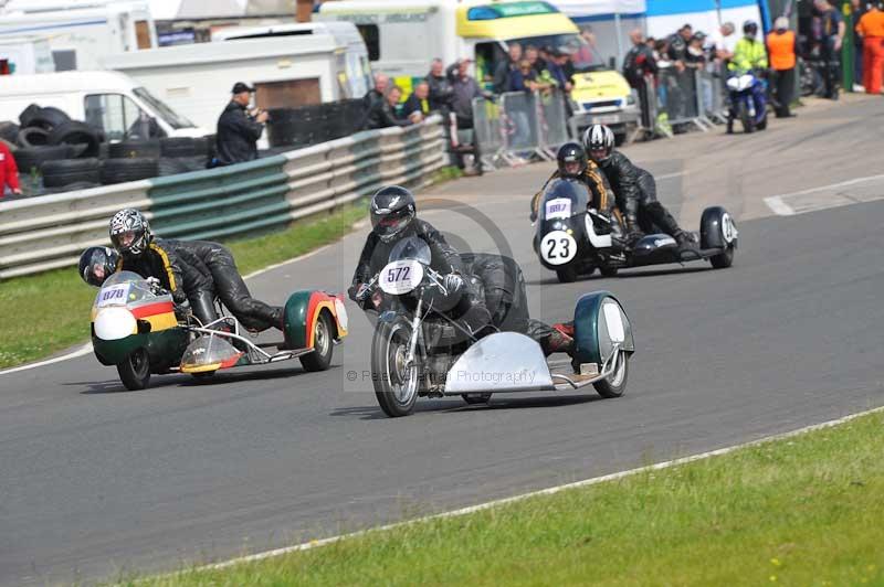 Mallory park Leicestershire;Mallory park photographs;Motorcycle action photographs;classic bikes;event digital images;eventdigitalimages;mallory park;no limits trackday;peter wileman photography;vintage bikes;vintage motorcycles;vmcc festival 1000 bikes