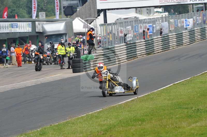 Mallory park Leicestershire;Mallory park photographs;Motorcycle action photographs;classic bikes;event digital images;eventdigitalimages;mallory park;no limits trackday;peter wileman photography;vintage bikes;vintage motorcycles;vmcc festival 1000 bikes