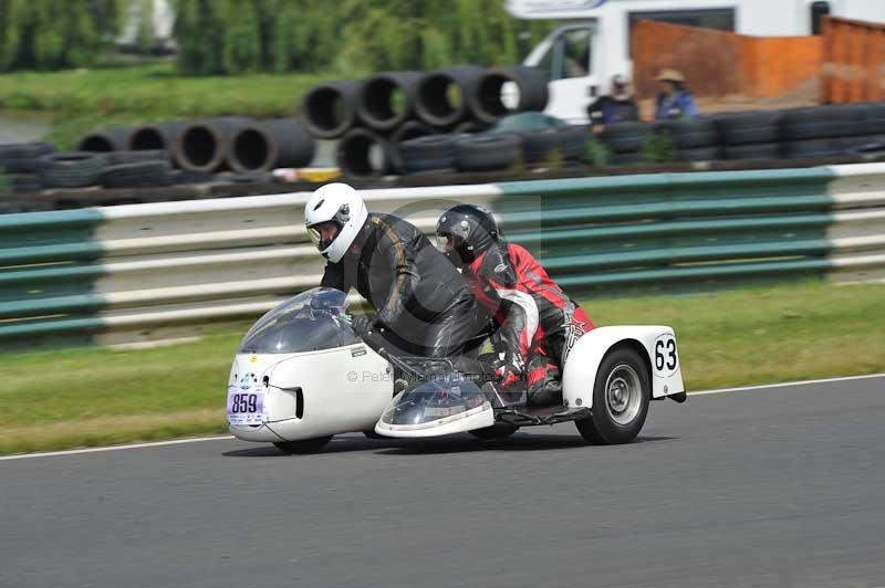 Mallory park Leicestershire;Mallory park photographs;Motorcycle action photographs;classic bikes;event digital images;eventdigitalimages;mallory park;no limits trackday;peter wileman photography;vintage bikes;vintage motorcycles;vmcc festival 1000 bikes