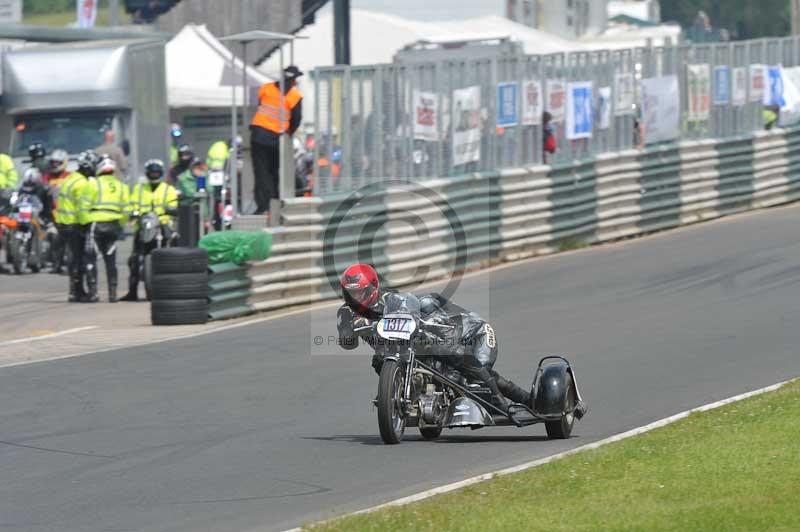 Mallory park Leicestershire;Mallory park photographs;Motorcycle action photographs;classic bikes;event digital images;eventdigitalimages;mallory park;no limits trackday;peter wileman photography;vintage bikes;vintage motorcycles;vmcc festival 1000 bikes