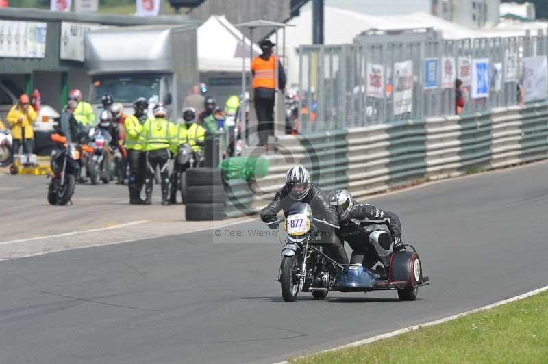 Mallory park Leicestershire;Mallory park photographs;Motorcycle action photographs;classic bikes;event digital images;eventdigitalimages;mallory park;no limits trackday;peter wileman photography;vintage bikes;vintage motorcycles;vmcc festival 1000 bikes