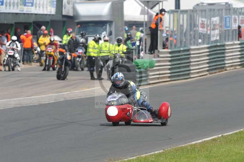 Mallory park Leicestershire;Mallory park photographs;Motorcycle action photographs;classic bikes;event digital images;eventdigitalimages;mallory park;no limits trackday;peter wileman photography;vintage bikes;vintage motorcycles;vmcc festival 1000 bikes