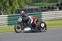 Mallory-park-Leicestershire;Mallory-park-photographs;Motorcycle-action-photographs;classic-bikes;event-digital-images;eventdigitalimages;mallory-park;no-limits-trackday;peter-wileman-photography;vintage-bikes;vintage-motorcycles;vmcc-festival-1000-bikes