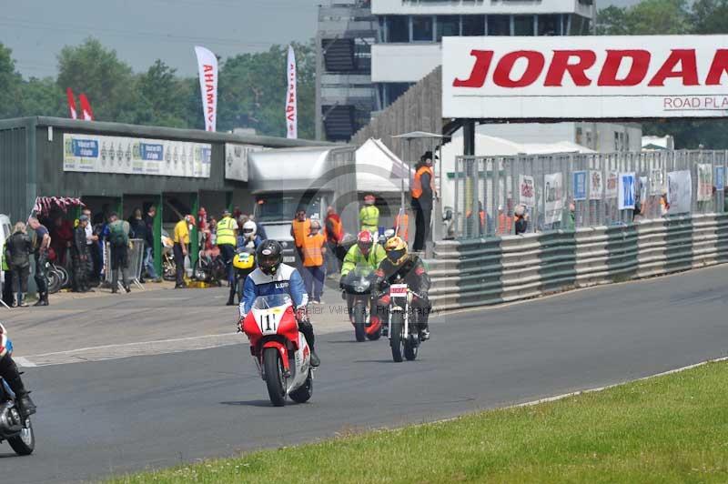 Mallory park Leicestershire;Mallory park photographs;Motorcycle action photographs;classic bikes;event digital images;eventdigitalimages;mallory park;no limits trackday;peter wileman photography;vintage bikes;vintage motorcycles;vmcc festival 1000 bikes