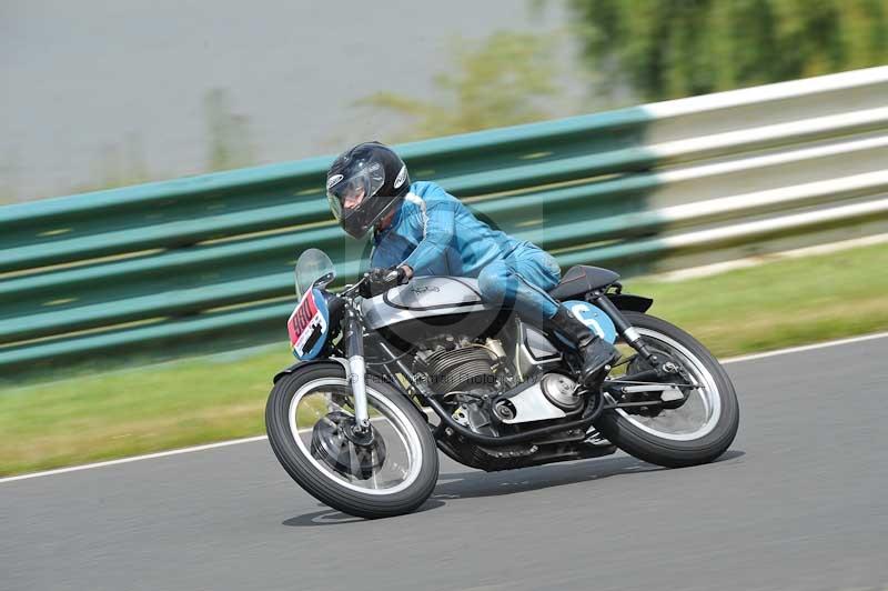 Mallory park Leicestershire;Mallory park photographs;Motorcycle action photographs;classic bikes;event digital images;eventdigitalimages;mallory park;no limits trackday;peter wileman photography;vintage bikes;vintage motorcycles;vmcc festival 1000 bikes