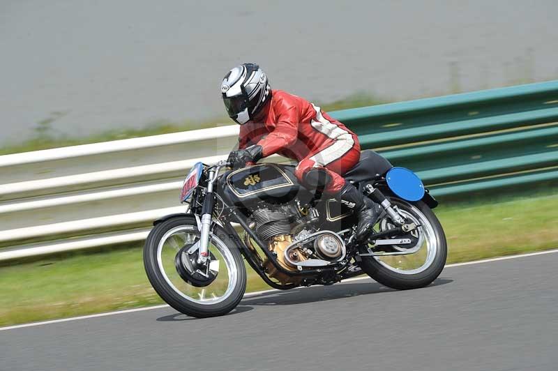 Mallory park Leicestershire;Mallory park photographs;Motorcycle action photographs;classic bikes;event digital images;eventdigitalimages;mallory park;no limits trackday;peter wileman photography;vintage bikes;vintage motorcycles;vmcc festival 1000 bikes