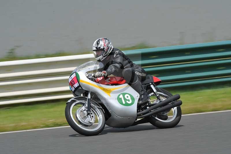 Mallory park Leicestershire;Mallory park photographs;Motorcycle action photographs;classic bikes;event digital images;eventdigitalimages;mallory park;no limits trackday;peter wileman photography;vintage bikes;vintage motorcycles;vmcc festival 1000 bikes