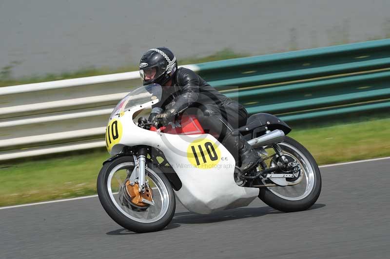 Mallory park Leicestershire;Mallory park photographs;Motorcycle action photographs;classic bikes;event digital images;eventdigitalimages;mallory park;no limits trackday;peter wileman photography;vintage bikes;vintage motorcycles;vmcc festival 1000 bikes