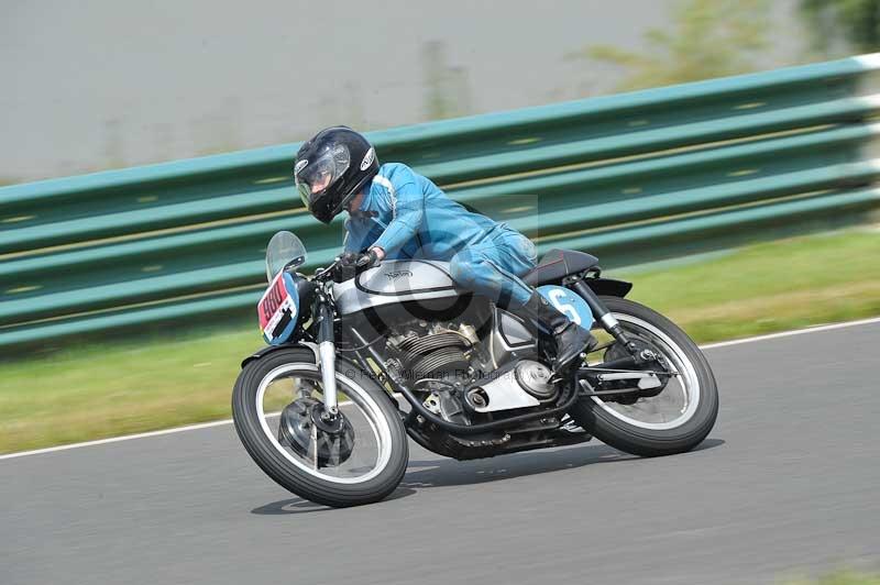 Mallory park Leicestershire;Mallory park photographs;Motorcycle action photographs;classic bikes;event digital images;eventdigitalimages;mallory park;no limits trackday;peter wileman photography;vintage bikes;vintage motorcycles;vmcc festival 1000 bikes