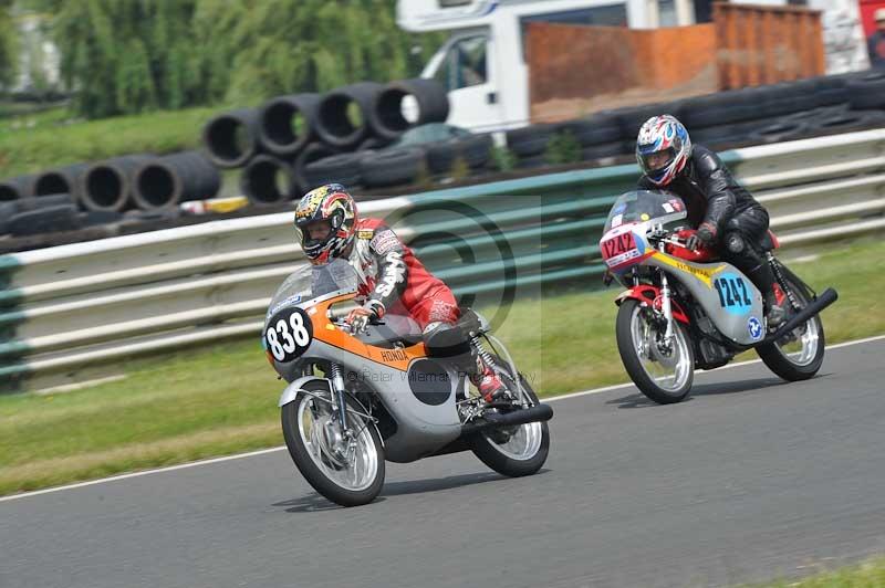 Mallory park Leicestershire;Mallory park photographs;Motorcycle action photographs;classic bikes;event digital images;eventdigitalimages;mallory park;no limits trackday;peter wileman photography;vintage bikes;vintage motorcycles;vmcc festival 1000 bikes