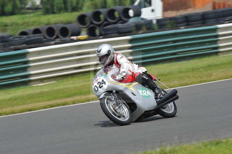 Mallory park Leicestershire;Mallory park photographs;Motorcycle action photographs;classic bikes;event digital images;eventdigitalimages;mallory park;no limits trackday;peter wileman photography;vintage bikes;vintage motorcycles;vmcc festival 1000 bikes