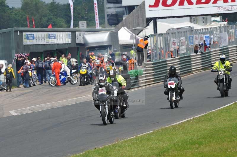 Mallory park Leicestershire;Mallory park photographs;Motorcycle action photographs;classic bikes;event digital images;eventdigitalimages;mallory park;no limits trackday;peter wileman photography;vintage bikes;vintage motorcycles;vmcc festival 1000 bikes