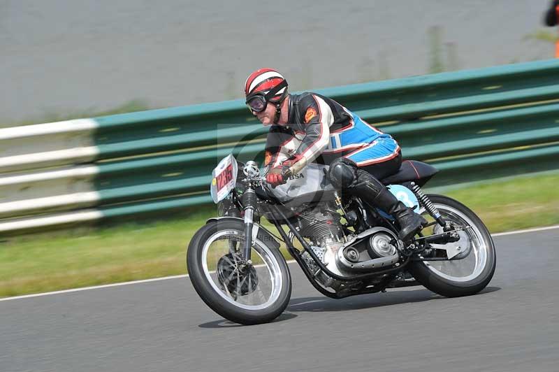 Mallory park Leicestershire;Mallory park photographs;Motorcycle action photographs;classic bikes;event digital images;eventdigitalimages;mallory park;no limits trackday;peter wileman photography;vintage bikes;vintage motorcycles;vmcc festival 1000 bikes