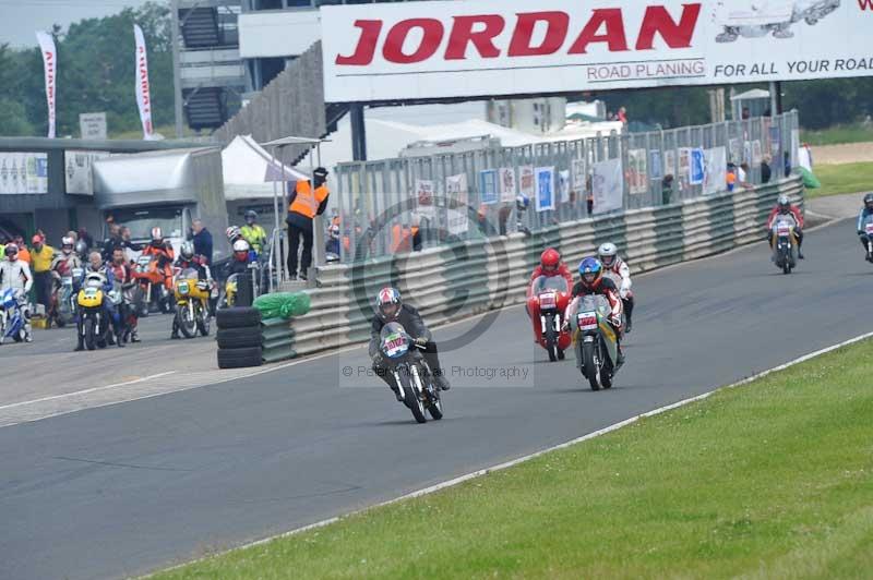 Mallory park Leicestershire;Mallory park photographs;Motorcycle action photographs;classic bikes;event digital images;eventdigitalimages;mallory park;no limits trackday;peter wileman photography;vintage bikes;vintage motorcycles;vmcc festival 1000 bikes