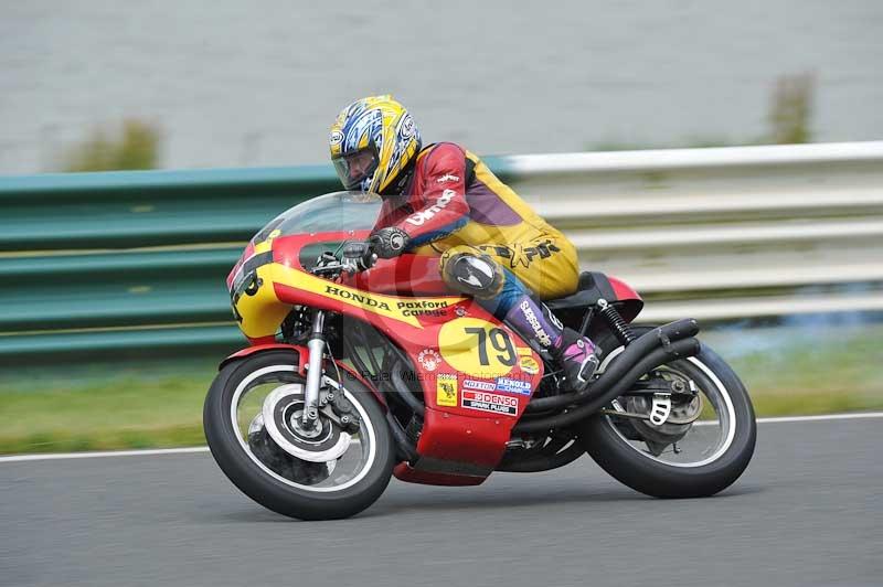 Mallory park Leicestershire;Mallory park photographs;Motorcycle action photographs;classic bikes;event digital images;eventdigitalimages;mallory park;no limits trackday;peter wileman photography;vintage bikes;vintage motorcycles;vmcc festival 1000 bikes