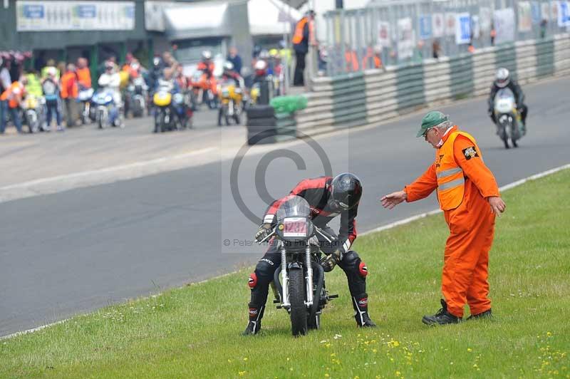 Mallory park Leicestershire;Mallory park photographs;Motorcycle action photographs;classic bikes;event digital images;eventdigitalimages;mallory park;no limits trackday;peter wileman photography;vintage bikes;vintage motorcycles;vmcc festival 1000 bikes