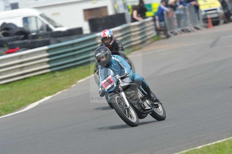 Mallory park Leicestershire;Mallory park photographs;Motorcycle action photographs;classic bikes;event digital images;eventdigitalimages;mallory park;no limits trackday;peter wileman photography;vintage bikes;vintage motorcycles;vmcc festival 1000 bikes