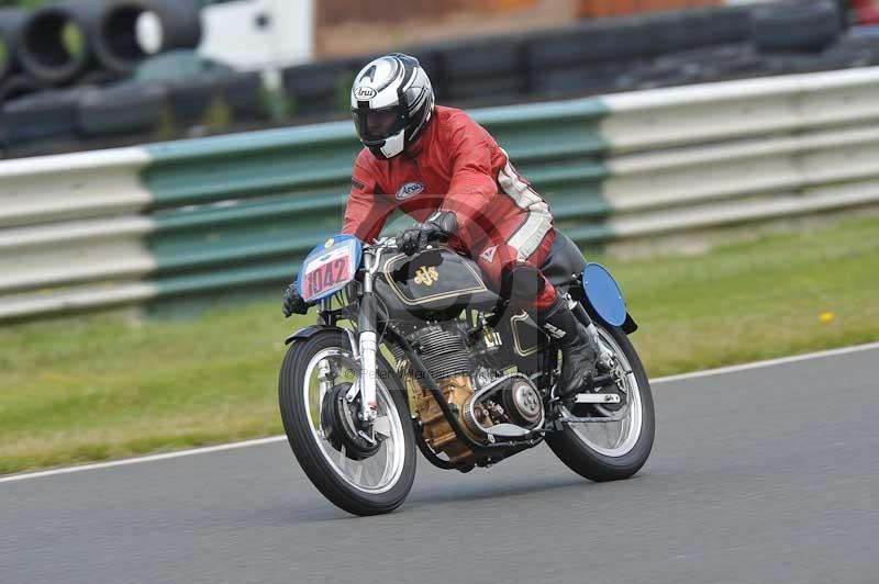 Mallory park Leicestershire;Mallory park photographs;Motorcycle action photographs;classic bikes;event digital images;eventdigitalimages;mallory park;no limits trackday;peter wileman photography;vintage bikes;vintage motorcycles;vmcc festival 1000 bikes