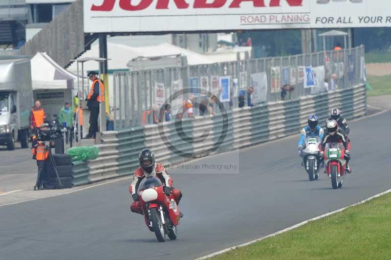 Mallory park Leicestershire;Mallory park photographs;Motorcycle action photographs;classic bikes;event digital images;eventdigitalimages;mallory park;no limits trackday;peter wileman photography;vintage bikes;vintage motorcycles;vmcc festival 1000 bikes