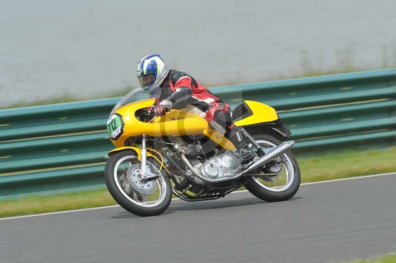 Mallory park Leicestershire;Mallory park photographs;Motorcycle action photographs;classic bikes;event digital images;eventdigitalimages;mallory park;no limits trackday;peter wileman photography;vintage bikes;vintage motorcycles;vmcc festival 1000 bikes