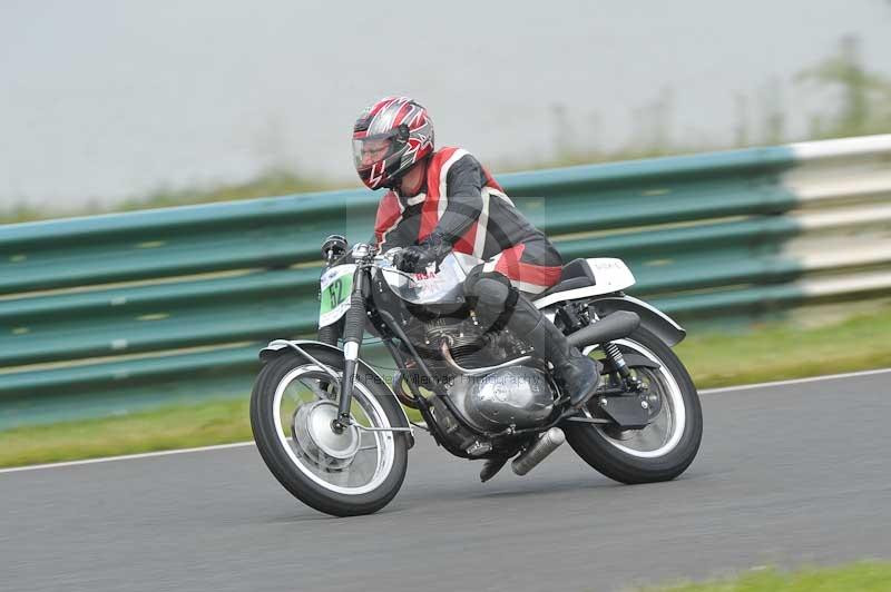 Mallory park Leicestershire;Mallory park photographs;Motorcycle action photographs;classic bikes;event digital images;eventdigitalimages;mallory park;no limits trackday;peter wileman photography;vintage bikes;vintage motorcycles;vmcc festival 1000 bikes