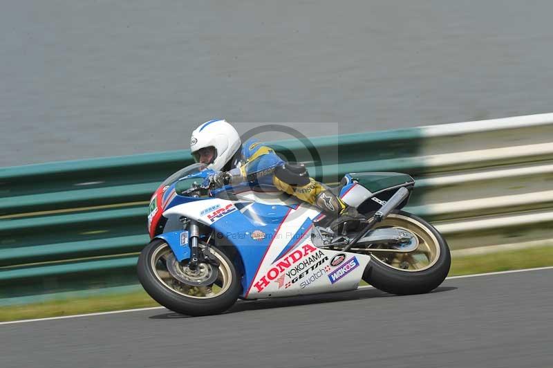 Mallory park Leicestershire;Mallory park photographs;Motorcycle action photographs;classic bikes;event digital images;eventdigitalimages;mallory park;no limits trackday;peter wileman photography;vintage bikes;vintage motorcycles;vmcc festival 1000 bikes