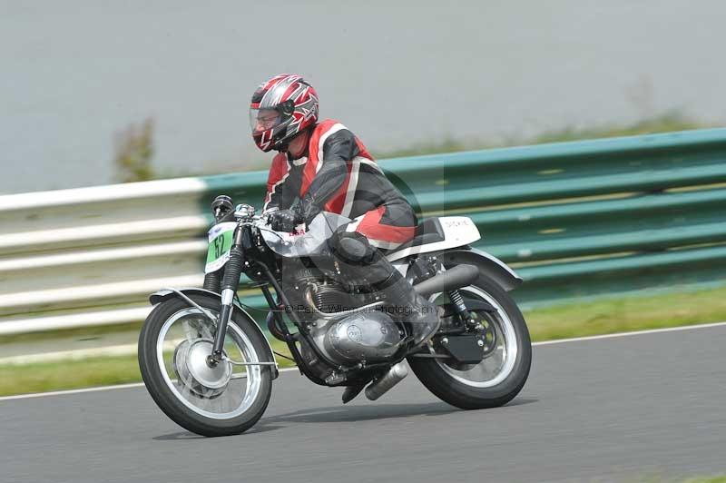 Mallory park Leicestershire;Mallory park photographs;Motorcycle action photographs;classic bikes;event digital images;eventdigitalimages;mallory park;no limits trackday;peter wileman photography;vintage bikes;vintage motorcycles;vmcc festival 1000 bikes