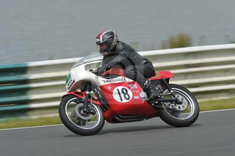 Mallory park Leicestershire;Mallory park photographs;Motorcycle action photographs;classic bikes;event digital images;eventdigitalimages;mallory park;no limits trackday;peter wileman photography;vintage bikes;vintage motorcycles;vmcc festival 1000 bikes