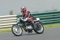 Mallory-park-Leicestershire;Mallory-park-photographs;Motorcycle-action-photographs;classic-bikes;event-digital-images;eventdigitalimages;mallory-park;no-limits-trackday;peter-wileman-photography;vintage-bikes;vintage-motorcycles;vmcc-festival-1000-bikes