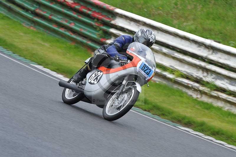 Mallory park Leicestershire;Mallory park photographs;Motorcycle action photographs;classic bikes;event digital images;eventdigitalimages;mallory park;no limits trackday;peter wileman photography;vintage bikes;vintage motorcycles;vmcc festival 1000 bikes