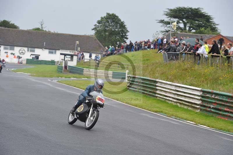 Mallory park Leicestershire;Mallory park photographs;Motorcycle action photographs;classic bikes;event digital images;eventdigitalimages;mallory park;no limits trackday;peter wileman photography;vintage bikes;vintage motorcycles;vmcc festival 1000 bikes