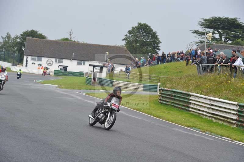 Mallory park Leicestershire;Mallory park photographs;Motorcycle action photographs;classic bikes;event digital images;eventdigitalimages;mallory park;no limits trackday;peter wileman photography;vintage bikes;vintage motorcycles;vmcc festival 1000 bikes