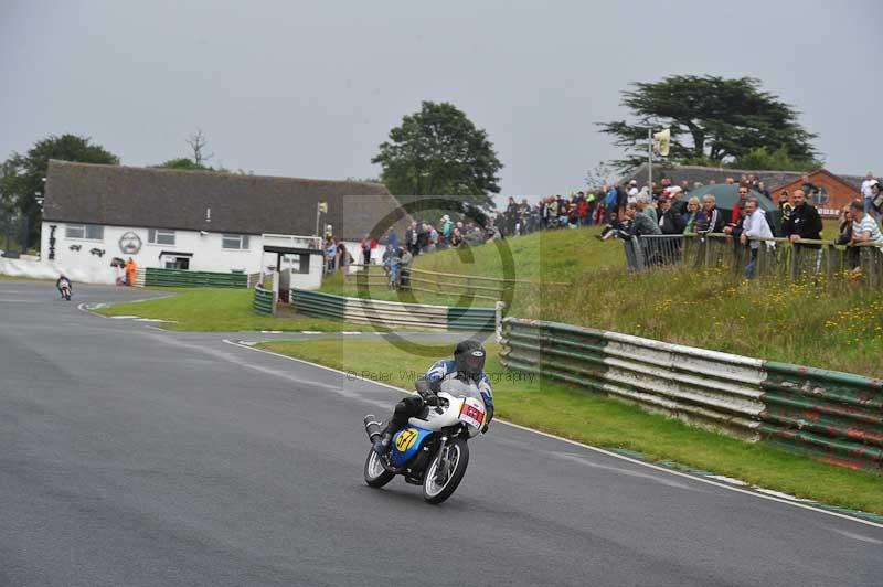 Mallory park Leicestershire;Mallory park photographs;Motorcycle action photographs;classic bikes;event digital images;eventdigitalimages;mallory park;no limits trackday;peter wileman photography;vintage bikes;vintage motorcycles;vmcc festival 1000 bikes