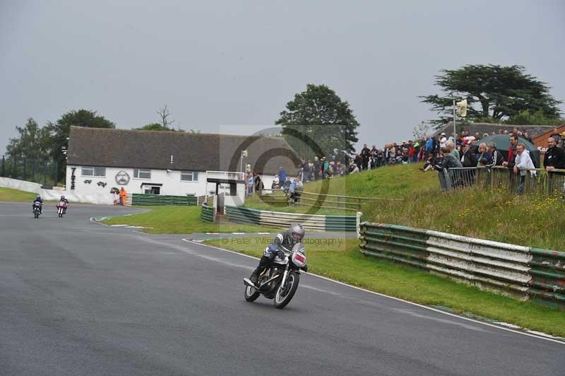 Mallory park Leicestershire;Mallory park photographs;Motorcycle action photographs;classic bikes;event digital images;eventdigitalimages;mallory park;no limits trackday;peter wileman photography;vintage bikes;vintage motorcycles;vmcc festival 1000 bikes