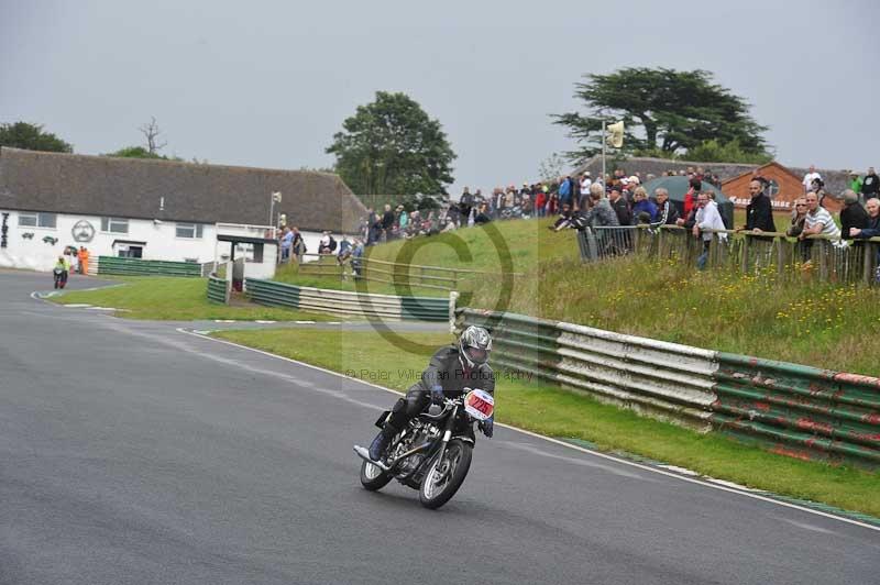 Mallory park Leicestershire;Mallory park photographs;Motorcycle action photographs;classic bikes;event digital images;eventdigitalimages;mallory park;no limits trackday;peter wileman photography;vintage bikes;vintage motorcycles;vmcc festival 1000 bikes