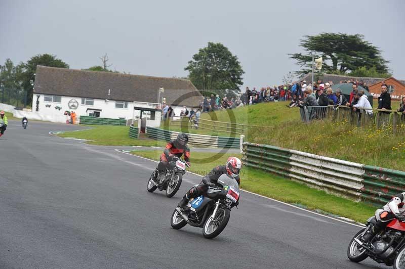 Mallory park Leicestershire;Mallory park photographs;Motorcycle action photographs;classic bikes;event digital images;eventdigitalimages;mallory park;no limits trackday;peter wileman photography;vintage bikes;vintage motorcycles;vmcc festival 1000 bikes