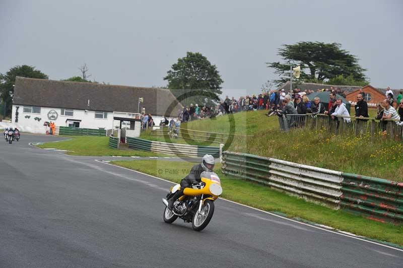 Mallory park Leicestershire;Mallory park photographs;Motorcycle action photographs;classic bikes;event digital images;eventdigitalimages;mallory park;no limits trackday;peter wileman photography;vintage bikes;vintage motorcycles;vmcc festival 1000 bikes