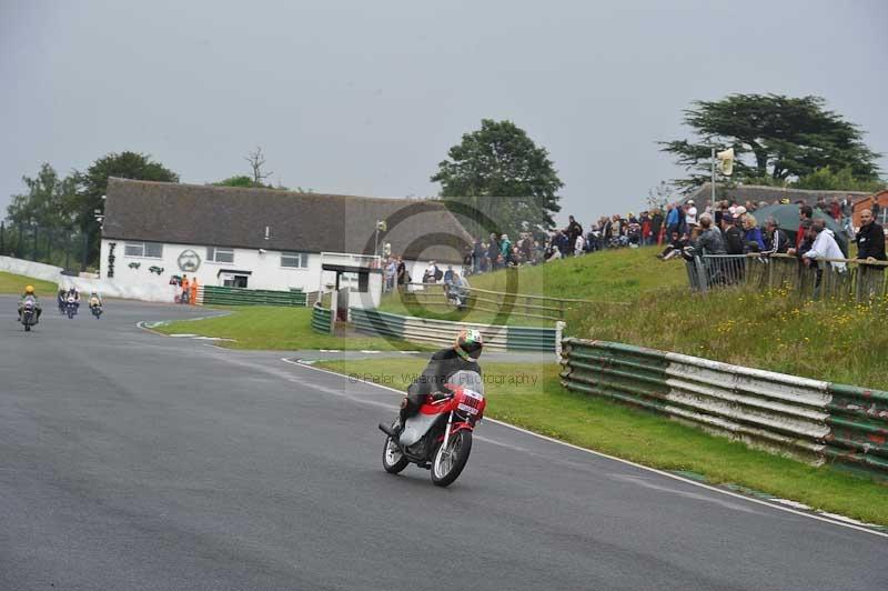 Mallory park Leicestershire;Mallory park photographs;Motorcycle action photographs;classic bikes;event digital images;eventdigitalimages;mallory park;no limits trackday;peter wileman photography;vintage bikes;vintage motorcycles;vmcc festival 1000 bikes