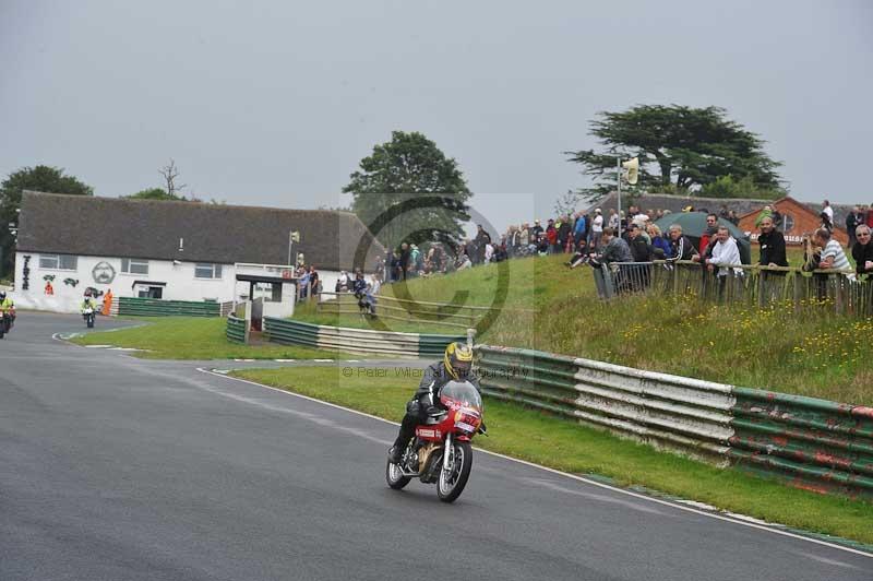 Mallory park Leicestershire;Mallory park photographs;Motorcycle action photographs;classic bikes;event digital images;eventdigitalimages;mallory park;no limits trackday;peter wileman photography;vintage bikes;vintage motorcycles;vmcc festival 1000 bikes