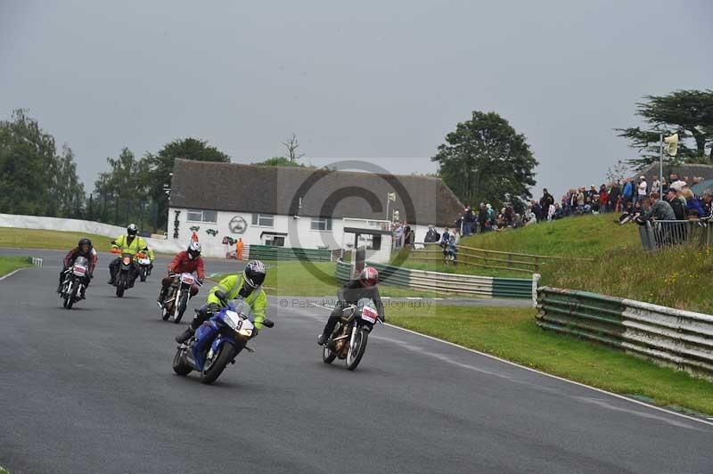 Mallory park Leicestershire;Mallory park photographs;Motorcycle action photographs;classic bikes;event digital images;eventdigitalimages;mallory park;no limits trackday;peter wileman photography;vintage bikes;vintage motorcycles;vmcc festival 1000 bikes