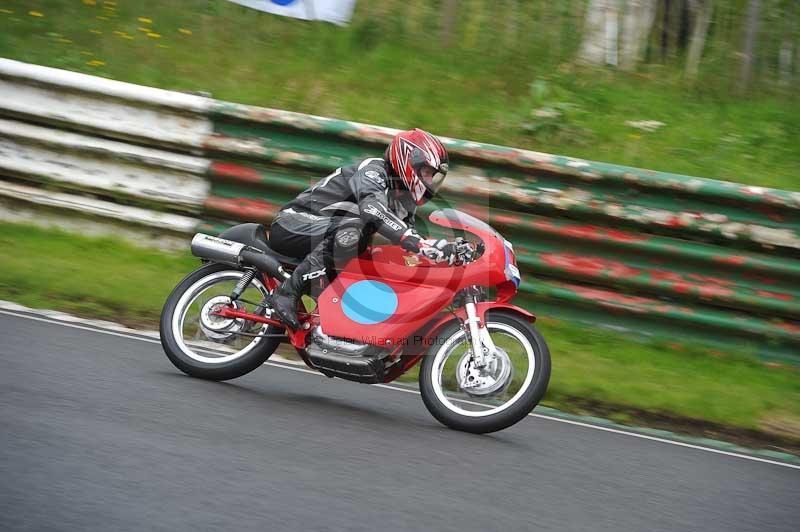 Mallory park Leicestershire;Mallory park photographs;Motorcycle action photographs;classic bikes;event digital images;eventdigitalimages;mallory park;no limits trackday;peter wileman photography;vintage bikes;vintage motorcycles;vmcc festival 1000 bikes