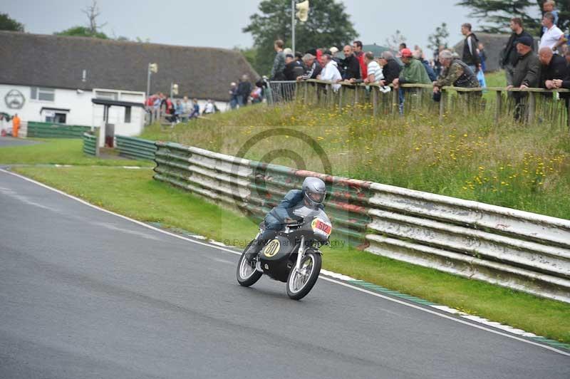 Mallory park Leicestershire;Mallory park photographs;Motorcycle action photographs;classic bikes;event digital images;eventdigitalimages;mallory park;no limits trackday;peter wileman photography;vintage bikes;vintage motorcycles;vmcc festival 1000 bikes